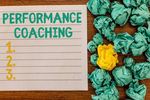 Nota di scrittura che mostra Performance Coaching. Business photo showcase Facilitare il punto di sviluppo fuori il bene e il male
 - Foto, immagini