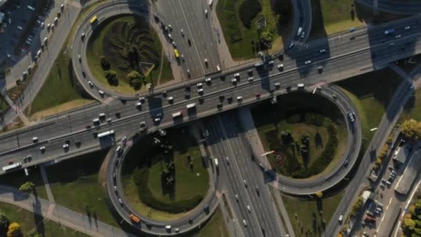 Vista aérea del gran intercambio de tráfico
 - Metraje, vídeo