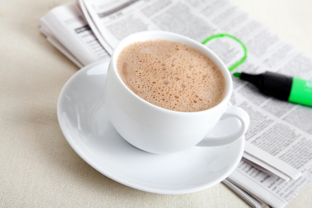 Caffè del mattino con giornale
 - Foto, immagini