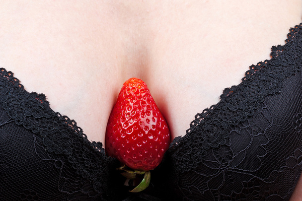 strawberries and breast - Foto, afbeelding