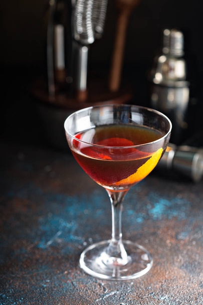 Fall whiskey cocktail with orange zest - 写真・画像