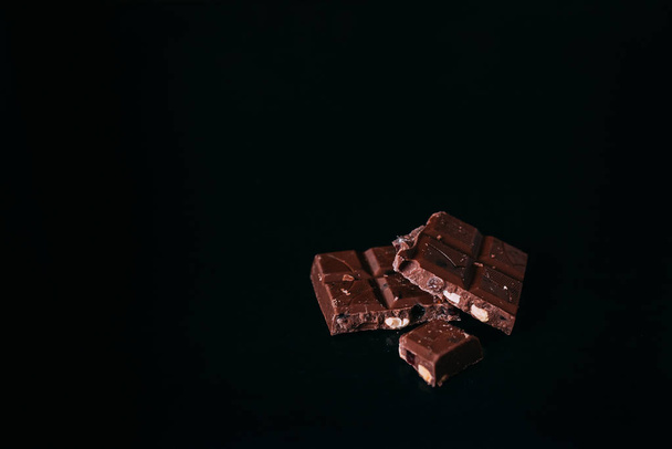cioccolato fondente con noci
 - Foto, immagini