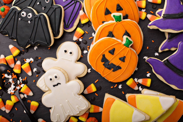 Halloween cookies decorated with royal icing - Fotoğraf, Görsel
