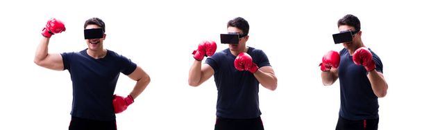 Αρσενικό μπόξερ φορώντας γυαλιά εικονικής πραγματικότητας Vr που απομονώνονται σε λευκό  - Φωτογραφία, εικόνα