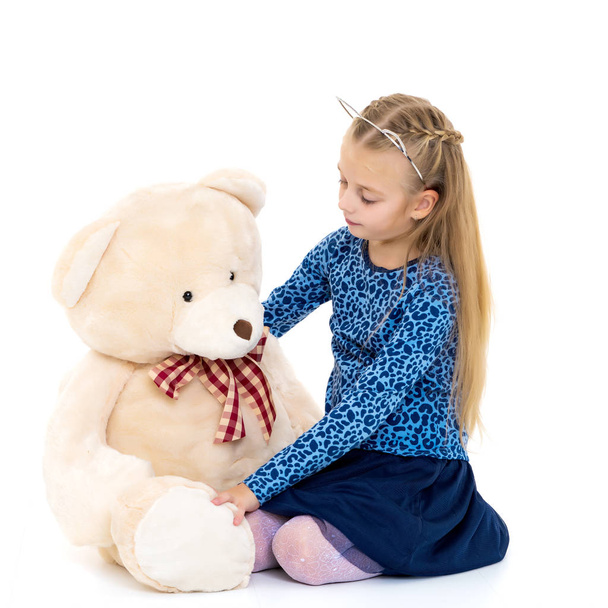 Little girl with teddy bear - Фото, изображение