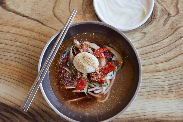 Корейская еда Cold Buckwheat Noodles, Mul-naengmyeon
 - Фото, изображение