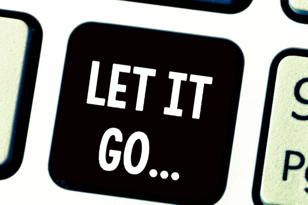 Signo de texto que muestra Let It Go.... Foto conceptual Elija no hacer reacciones sobre una acción o comentario
 - Foto, Imagen
