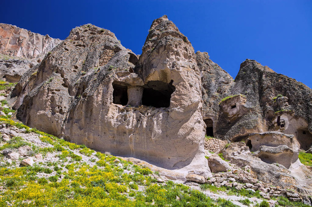 Wspaniały krajobraz Kapadocji w Turcji, niesamowite formy skalne  - Zdjęcie, obraz