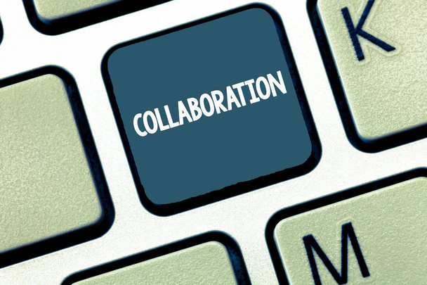 Texte manuscrit Collaboration. Concept signifiant Action de travailler avec quelqu'un pour produire quelque chose Aide
 - Photo, image