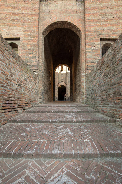 Castle Estense, egy négytornyos erőd a 14. századból, Ferrara, Emilia-Romagna, Olaszország - Fotó, kép