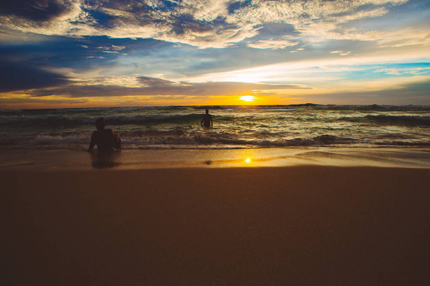 silhouet van tropisch strand in phuket, Thailand - Foto, afbeelding