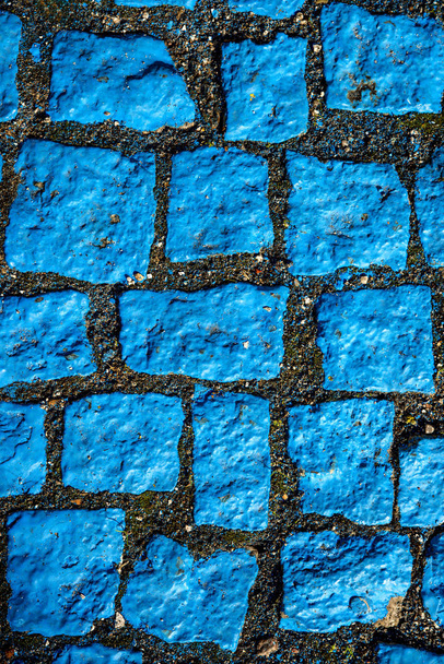 pavés peints en bleu, parking pour handicapés
 - Photo, image