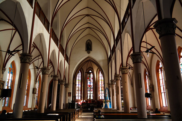 Интерьер собора Святого Сердца Иисуса - 31 октября 2015 г. Ломе, Того
 - Фото, изображение
