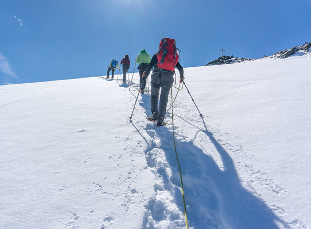 Hiking to mountain summit on snow glacier extreme trek - Fotoğraf, Görsel