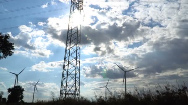 Ekologiczna moc. Turbiny wiatrowe wytwarzające energię elektryczną. - Materiał filmowy, wideo