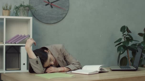 Busy tired executive awakened by employee in office - Video, Çekim