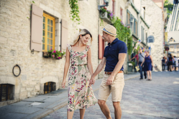 Outdoor lifestyle portrait of young couple in love in old town - Foto, imagen