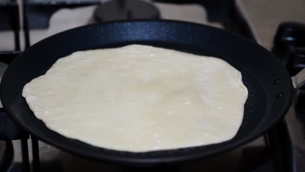 Tortilla branca cozida na panela
. - Filmagem, Vídeo
