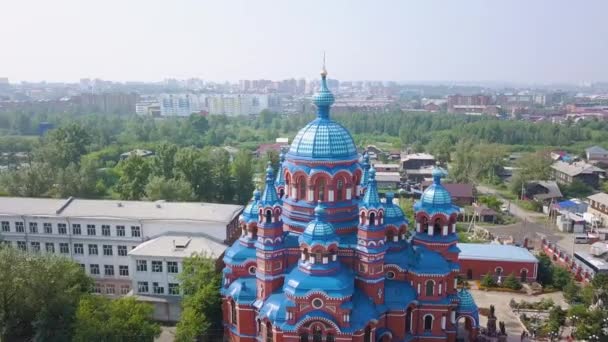 Russia, Irkutsk. Chiesa dell'Icona della Madre di Dio di Kazan a Craft Sloboda. Chiesa ortodossa, chiesa protestante. Un video. UltraHD (4K
) - Filmati, video