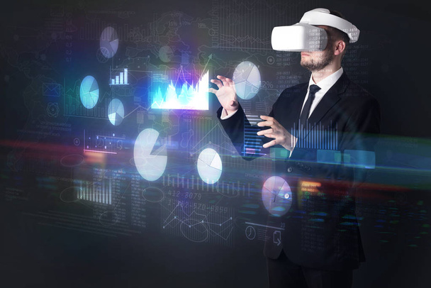 VR giyen adam grafikleri ve raporları ile koruyucu gözlük - Fotoğraf, Görsel