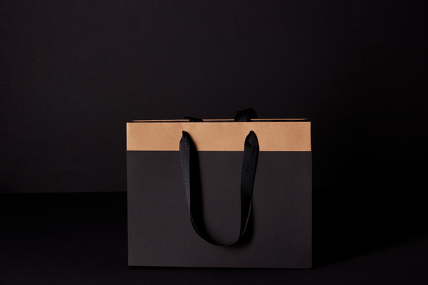 close-up shot of shopping bag isolated on black, black friday concept - Foto, imagen