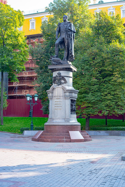 В Москве почтили память императора Александра I
 - Фото, изображение