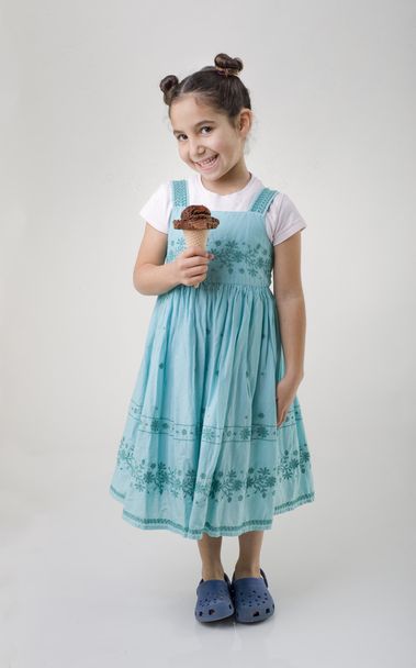 Little girl eating ice cream - 写真・画像