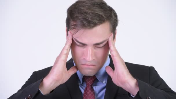Young stressed businessman having headache - Πλάνα, βίντεο