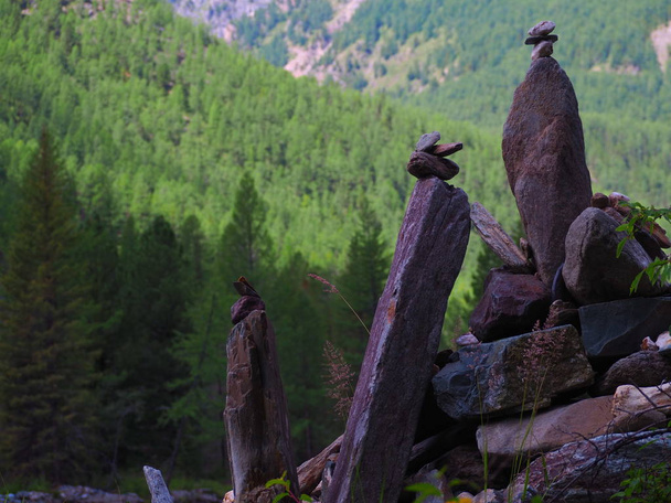"Stone Town "w dolnym Shavla jeziora, góry Ałtaj, Rosja - Zdjęcie, obraz