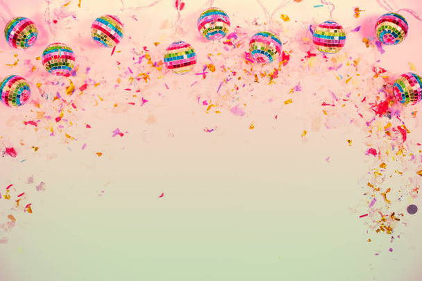 パステル ピンクのグラデーション背景フラット トップ ビューの装飾党のフレーム レイアウト - 写真・画像