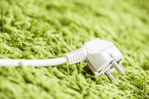 Vihreä matto virtapistoke säästää energiaa
 - Valokuva, kuva