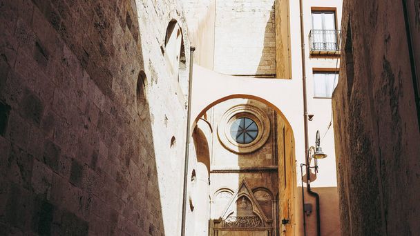 Castello quarto aka Casteddu e susu (que significa Castelo Superior em Sard) centro da cidade medieval velha em Cagliari, Itália
 - Foto, Imagem