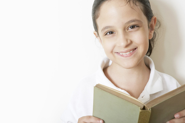 portrait of a young girl reading a book - Foto, imagen