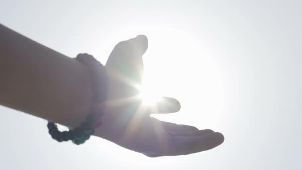 Meeting of human and God concept, hand reaches to sun, asking for God's help - Imágenes, Vídeo