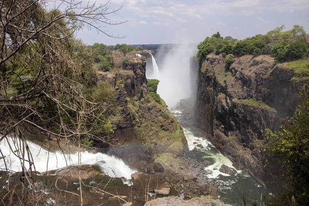 nubes de parques acuáticos en Victoria Falls, Zimbabwe
 - Foto, imagen