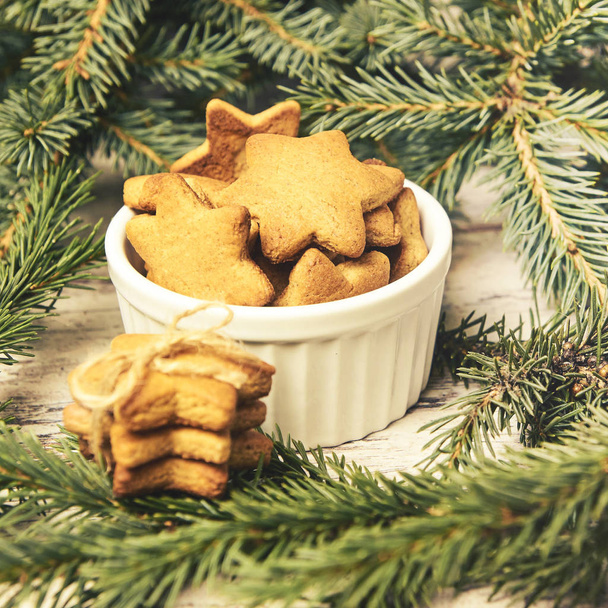 Gingerbread Cookie. Small stars. NewYear. Fir branch. - Foto, Bild