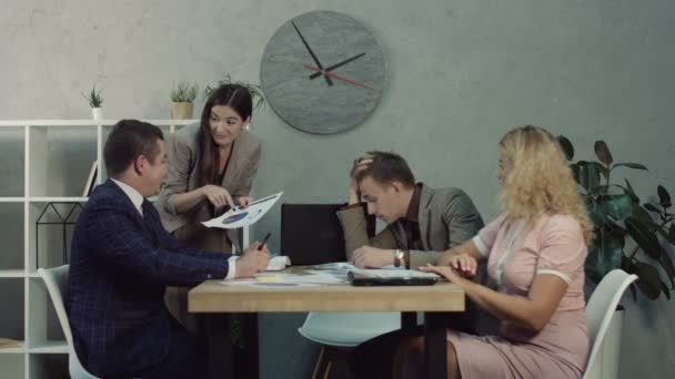 Tired businessman falling asleep in meeting - Кадры, видео
