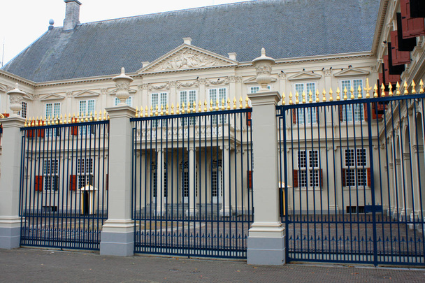 Alankomaiden kuninkaallinen palatsi Haagissa
 - Valokuva, kuva