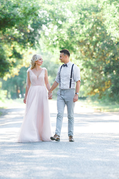 wedding couple on the nature in summer day. - Fotografie, Obrázek