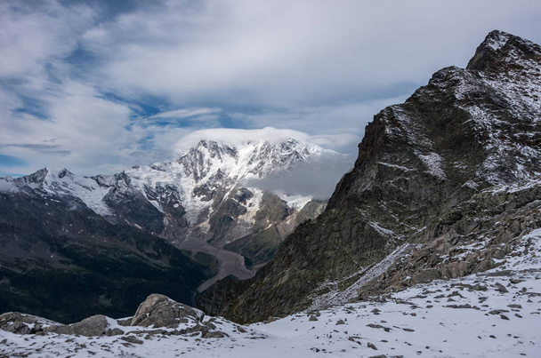 Widok na górę Monte Rosa z Monte Moro pass w pobliżu Macugnaga, Włochy - Zdjęcie, obraz