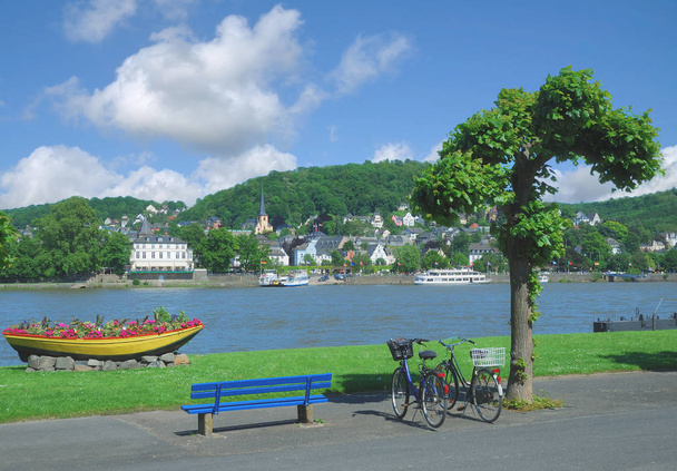 Vista sobre Rhine River to Linz am Rhein in in Rhineland-Palatinate, Alemanha
 - Foto, Imagem