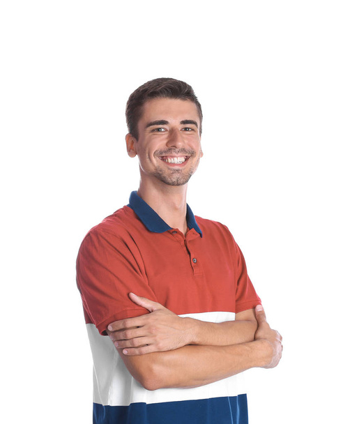 Portret van knappe jonge man die lacht op witte achtergrond - Foto, afbeelding