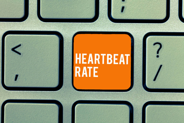 Escritura a mano conceptual que muestra Heartbeat Rate. Texto fotográfico comercial medido por el número de veces que el corazón se contrae por minuto
 - Foto, Imagen
