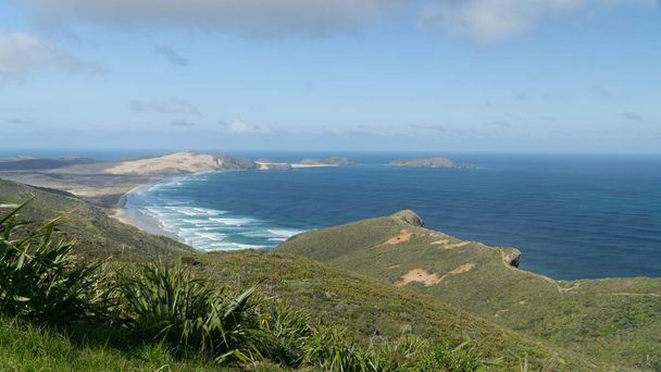 Blick auf berühmte Sanddünen und 90 Meilen Strand vom Aussichtspunkt, Neuseeland - Foto, Bild