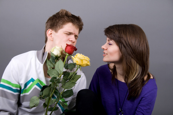 Romantic couple with roses - Valokuva, kuva
