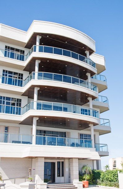 tropische Eigentumswohnung mit Balkon - Foto, Bild