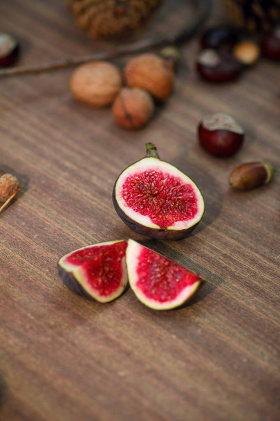 Fresh figs on a wooden table - Фото, зображення
