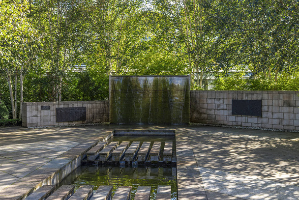 ダシー パーク、アバディーン、スコットランドでデビッド ・ ウェルチ ウィンター ガーデンで外小さなカスケード噴水 - 写真・画像
