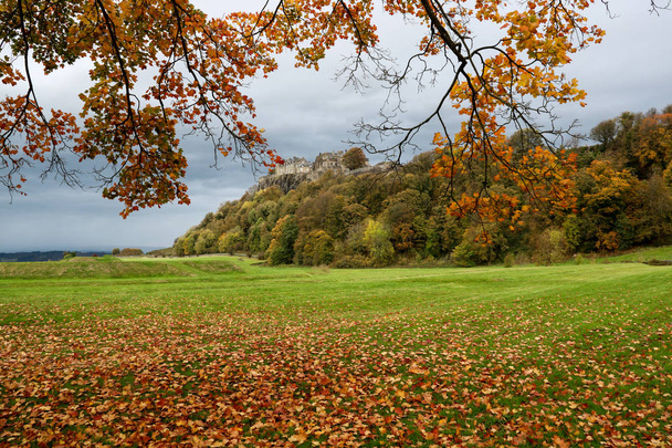 Castillo de Stirling Escocia en otoño de los jardines del nudo de los reyes
 - Foto, Imagen