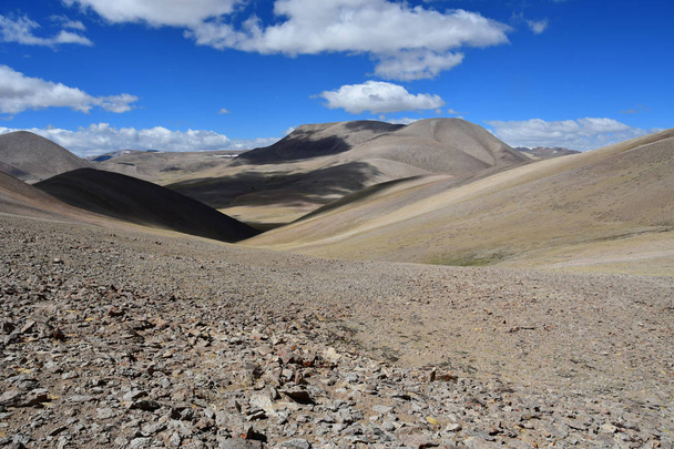 Landscapes of the Tibetan plateau in summer - Foto, Imagen
